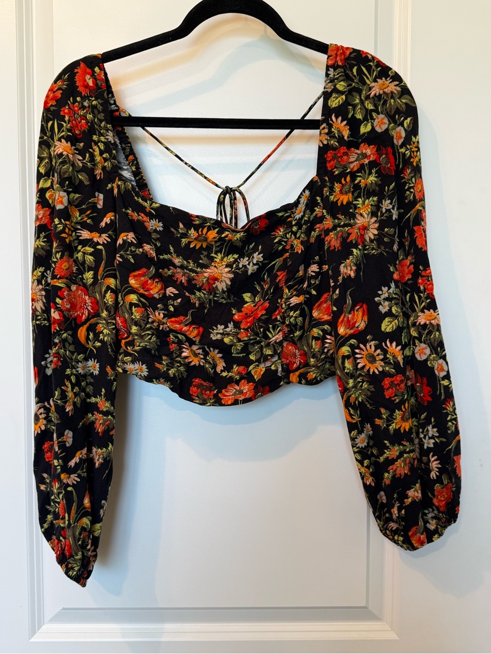 Urban Outfitters Black Cropped Floral Puff-Sleeve Top
